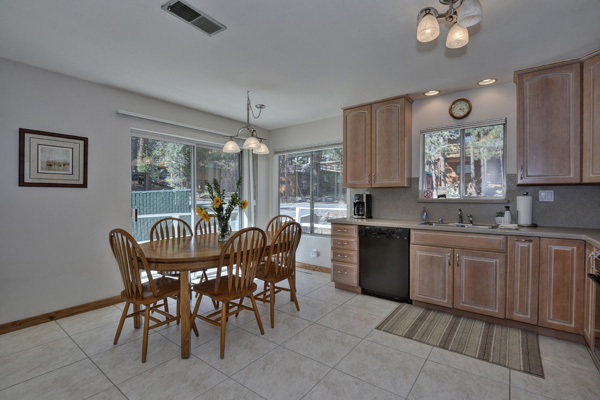 Donner Lake House - Kitchen/Dining